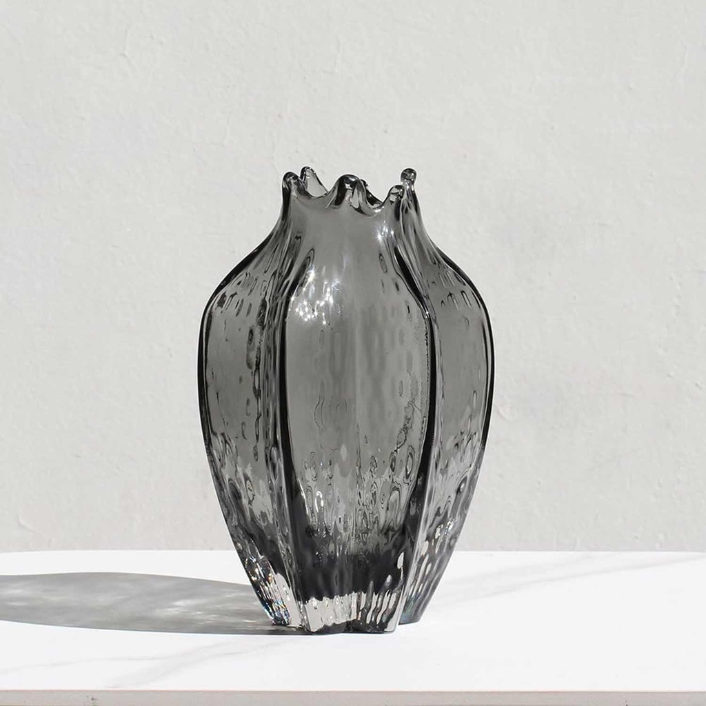360 HOME VASE GLASS SERRATED BLACK 7.5*23CM