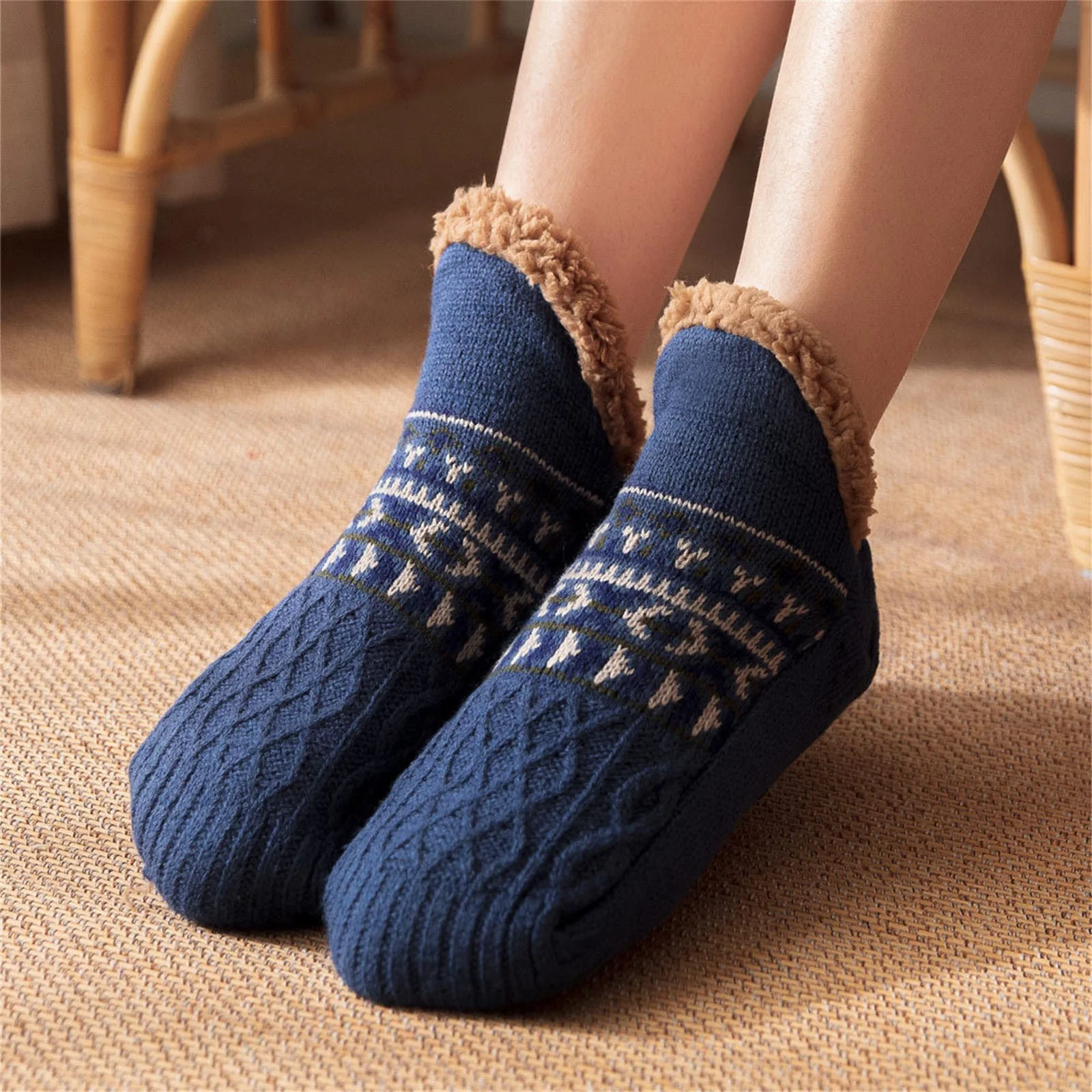 360 COTTON CHRISTMAS SOCKS ANTI SLIP FLUFFY INNER FLEECE KNITTED OUTER DESIGN GEOMETRIC PATTERN NAVY 35-39
