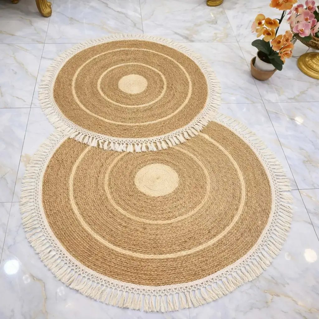 360 HOME FLOORMAT STRAW 120CM BRAIDED CIRCULAR SHAPE WITH A LIGHTER COLORED CENTER AND WHITE FRINGED EDGES 