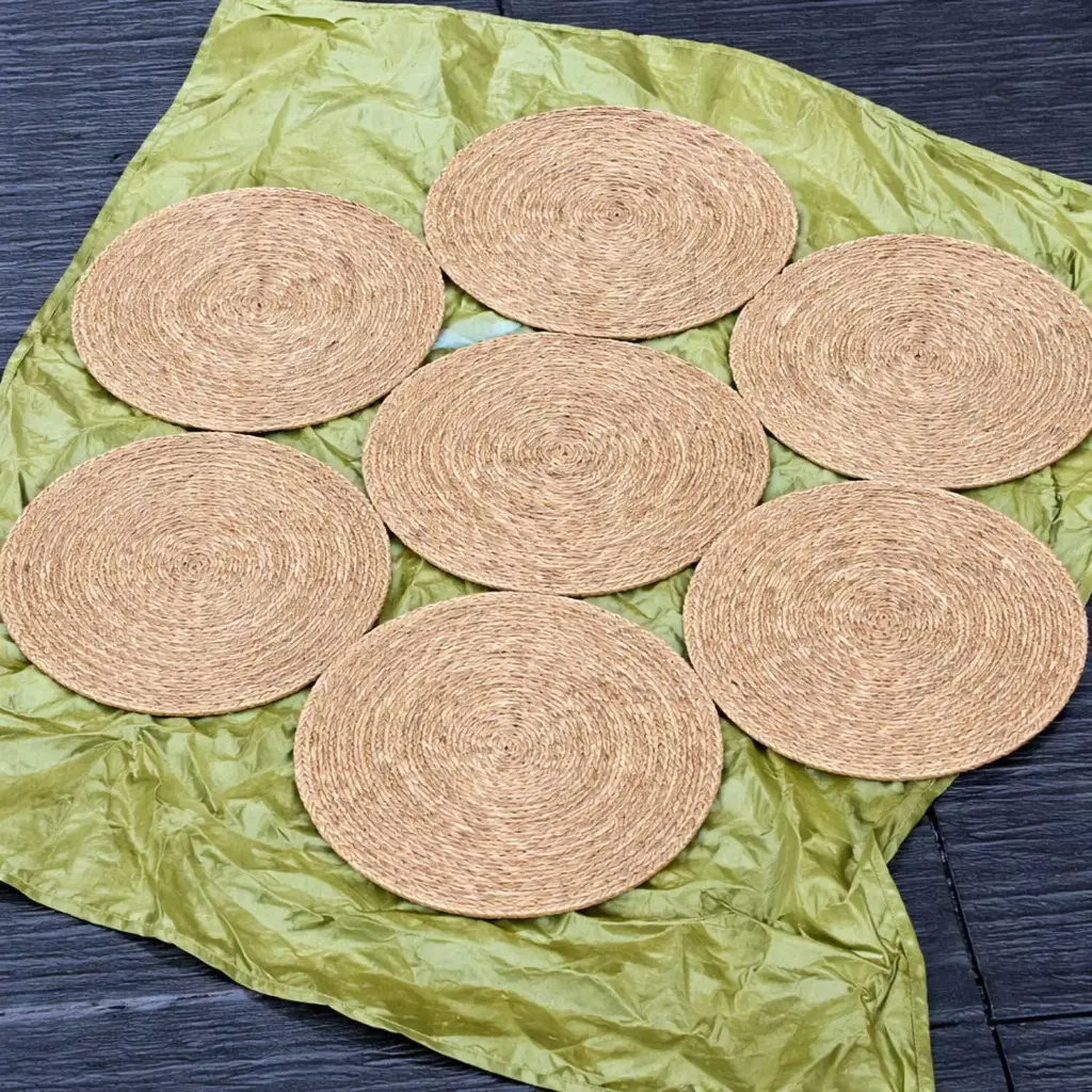 360 HOME FLOORMAT STRAW 120CM SEVEN INDIVIDUAL PIECES CIRCULAR SHAPED WITH A DISTINCT SPIRALED COILED BRAIDED TEXTURE LIGHT BEIGE