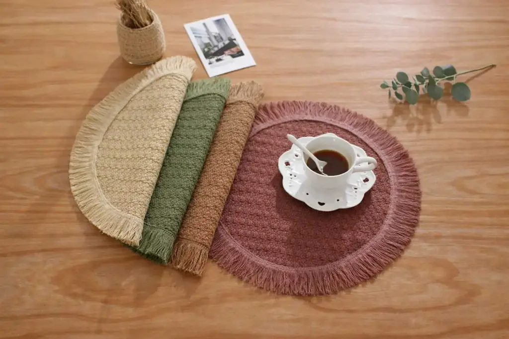 360 HOME PLACEMAT STRAW 38CM OVAL HAND BRAIDED SHADES OF GREEN AND NATURAL BEIGE/BROWN