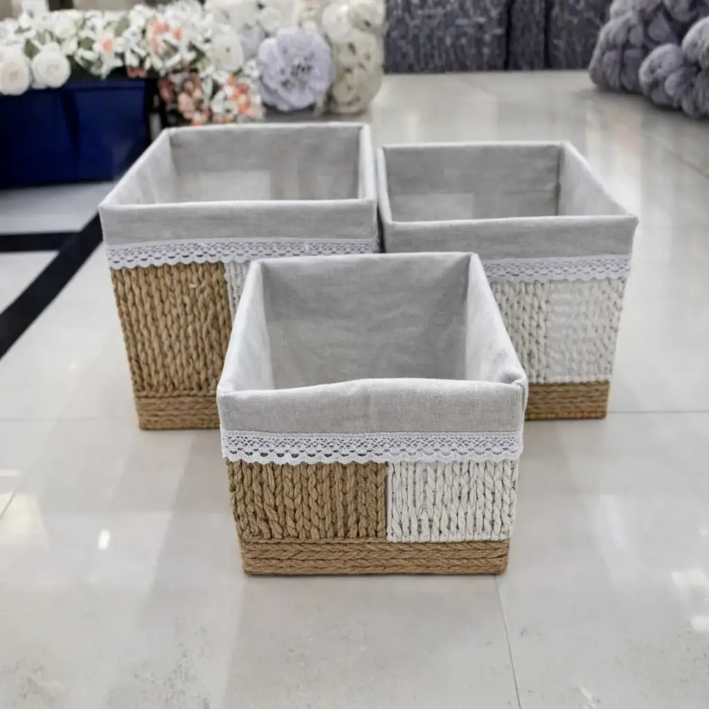 360 HOME BASKET STRAW 37*27*23.5/32*23*21.5/28*20*19.5CM SET 3PCS SQUARE SHAPE SCALLOPED TRIM NATURAL LIGHT COLOR REMOVABLE FABRIC LINER WHITE OR ECRU OPEN TOP