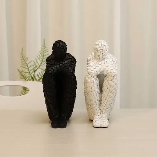 [HODE23] 360 HOME CROUCHING SCULPTURES 10*8*21 BLACK & WHITE