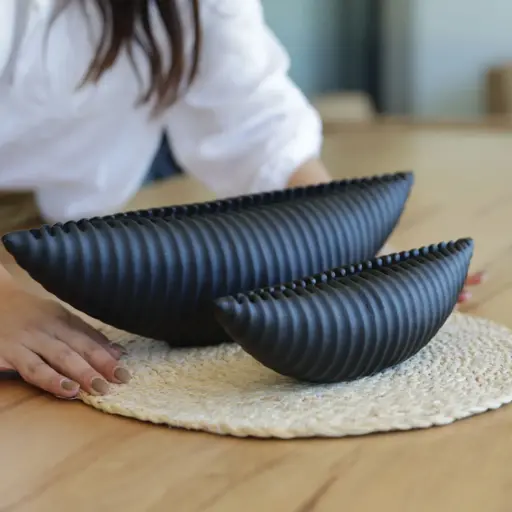 [HODE24] 360 HOME CROUCHING SCULPTURES 46*15*15 BLACK & WHITE