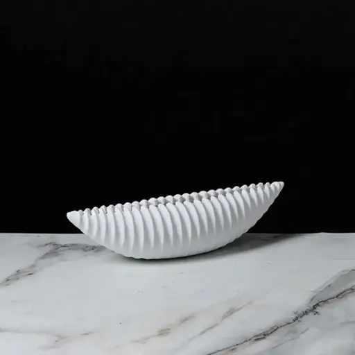 [HODE25] 360 HOME CROUCHING SCULPTURES 22*11*11 BLACK & WHITE